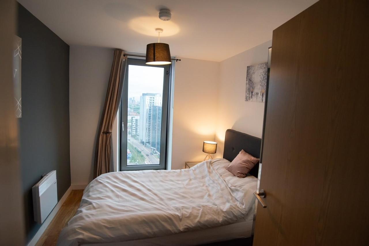 Hallsphere - Stunning Apartment Salford Quays Manchester Kültér fotó